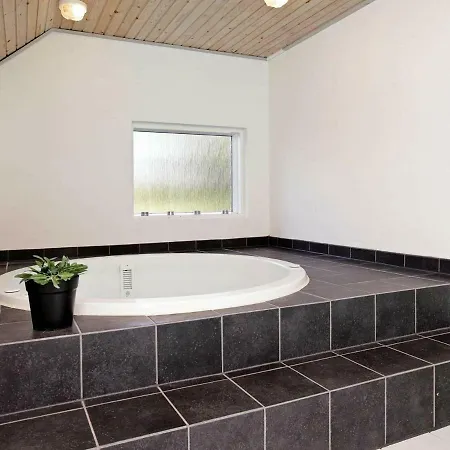 בית נופש Four-bedroom Holiday In 7 בלבאנד