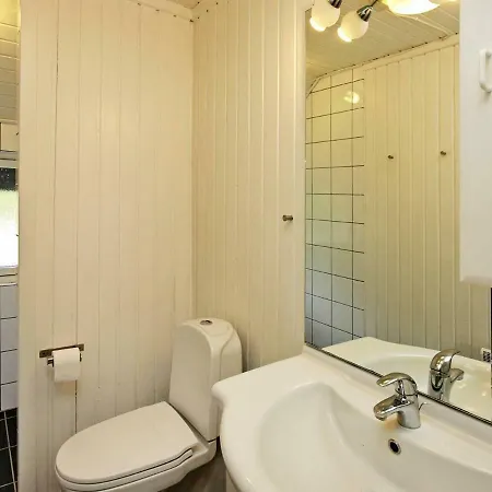 Four-bedroom Holiday In 7 בית נופש *
